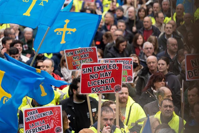 Movilización en Navia contra el ERE de ENCE.