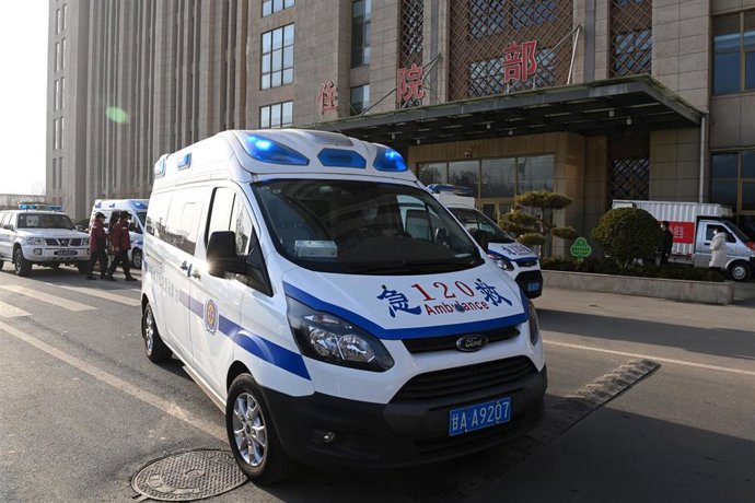 Archivo - Ambulancia en China (archivo)