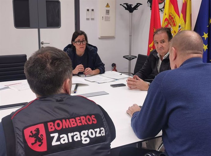 La concejal delegada de Bomberos y Protección Civil, Ruth Bravo, y el Primer Teniente de Alcalde, Ángel Lorén, en el encuentro preparatorio de la reunión de este lunes del operativo de coordinación ante la crecida del Ebro.