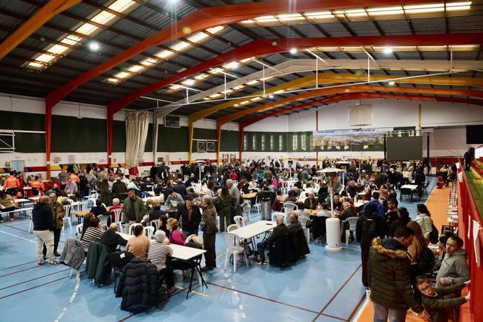 Imágenes de los vecinos desalojados de Grazalema en el polideportivo El Fuerte de Ronda. A 15 de febrero de 2026 en Ronda, Málaga (Andalucía, España).