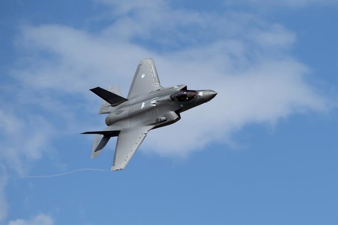 Archivo - Arquivo - 7 de março de 2024, Vale da Morte, Califórnia, Estados Unidos: Um caça stealth F-35A Lightning II da Força Aérea Real Holandesa realiza manobras em baixa altitude durante o exercício multinacional Red Flag-Nellis 24-2, em 7 de março de