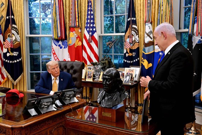 Archivo - July 8, 2025, Washington, District Of Columbia, United States of America: Israeli Prime Minister BENJAMIN NETANYAHU meets U.S. President DONALD TRUMP in the Oval Office for a second time while on a diplomatic mission in Washington, and afterward