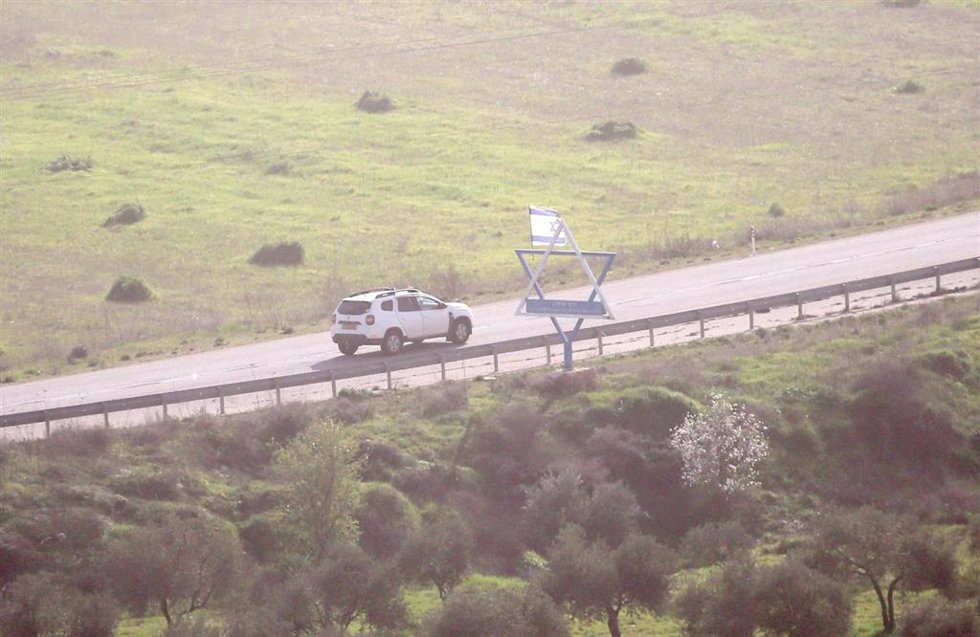 Vista del símbolo nacional de Israel, la estrella de David, en una carretera en zona controlada por la Autoridad Palestina al este de Nablus, en Cisjordania