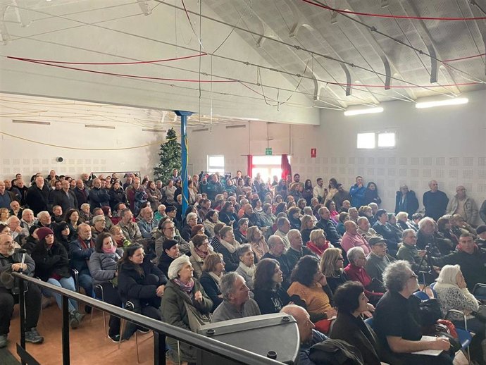 Asamblea vecinal celebrada el pasado sábado en Carrascosa del Campo.