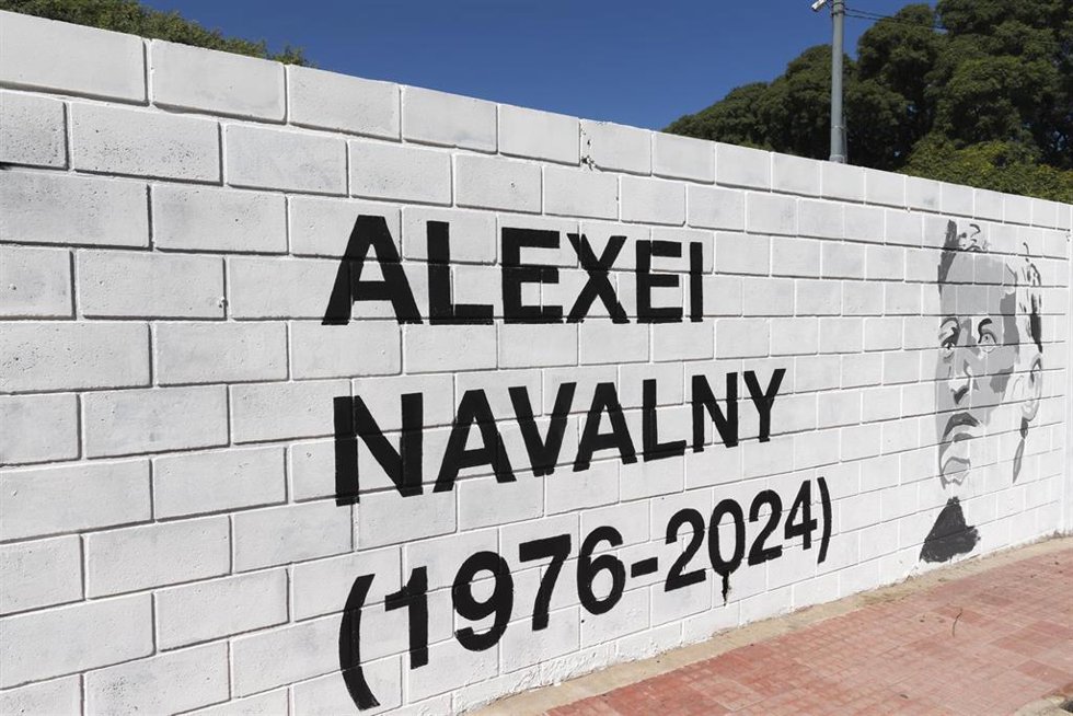 Archivo - Un mural en Argentina en recuerdo del disidente ruso Alexei Navalni 