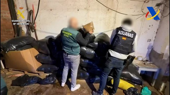 La operación 'Olivense-tavasco' de la Guardia Civil y la Agencia Tributaria en Sanlúcar La Mayor (Sevilla)