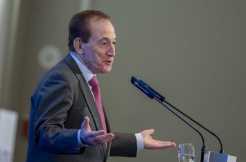 El presidente y CEO de Mapfre, Antonio Huertas, durante un desayuno de Nueva Economía Forum, en el Hotel Mandarin Oriental Ritz, a 16 de febrero de 2026, en Madrid (España).