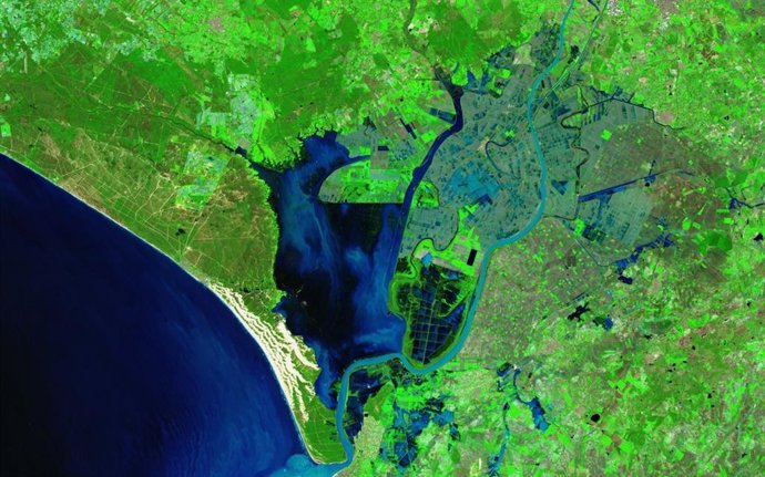 Imagen de Sentinel-2 del 14 de febrero con la marisma de Doñana inundada casi por completo.