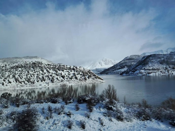 Embalse de Barrios de Luna, en León.