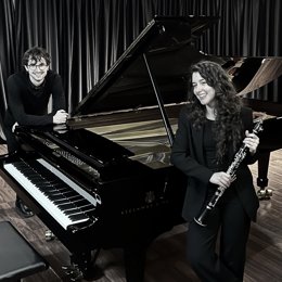 La clarinetista, María Castillo, y el pianista, Noé Pérez, participan en el ciclo Alternativas de Cámara
