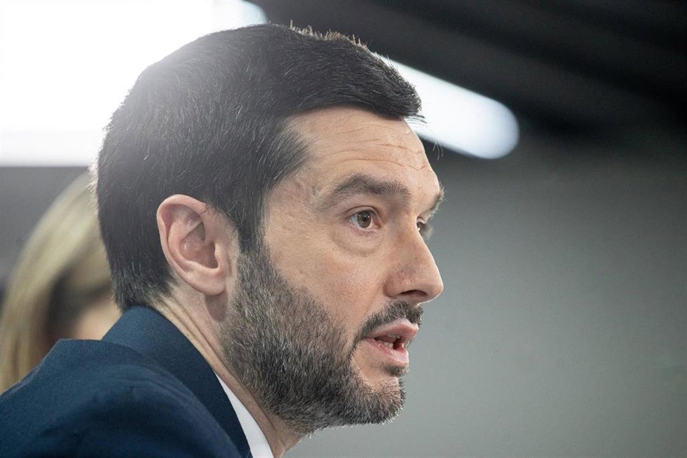 El ministro de Derechos Sociales, Consumo y Agenda 2030, Pablo Bustinduy, durante una rueda de prensa tras la reunión del Consejo de Ministros, a 10 de febrero de 2026, en Madrid (España).  El Consejo de Ministros aprueba este martes una nueva Estrategi
