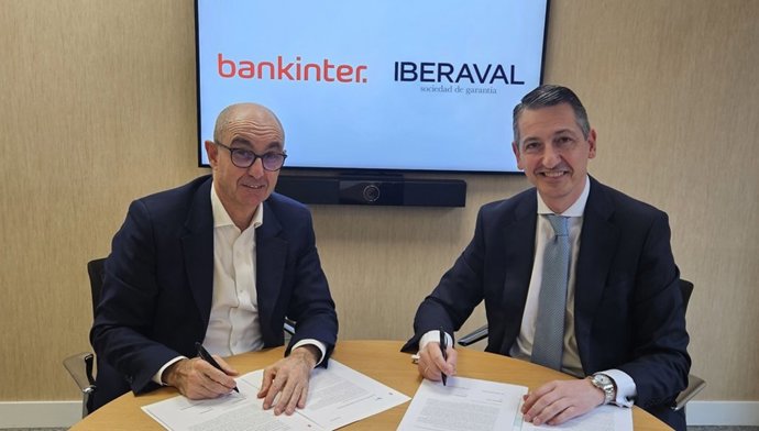 De izquierda a derecha, Pedro Pisonero Pérez, director general de Iberaval, y Miguel Serrano, director de la Organización Territorial Noroeste de Bankinter