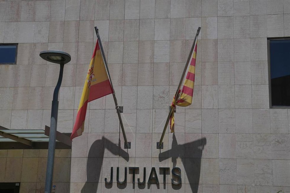 Archivo - Exterior de las instalaciones adaptadas a los nuevos tribunales de instancia en el partido judicial de Gav (Barcelona).