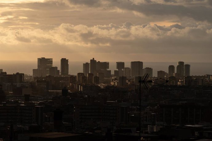 Archivo - Panorámicas de Barcelona desde el Mirador de Torre Baró.