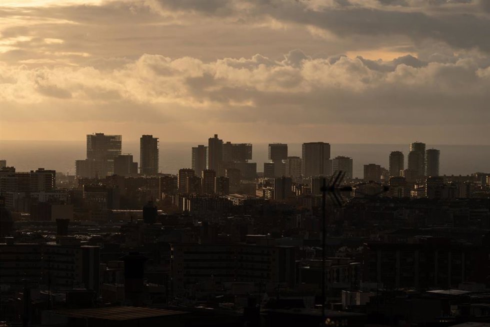 Archivo - Panorámicas de Barcelona desde el Mirador de Torre Baró.
