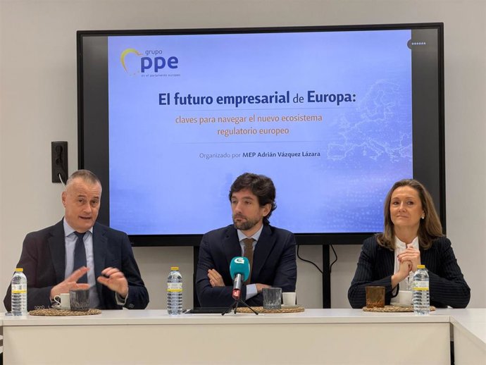 Cebreiros, Vázquez y Sánchez esta mañana en Vigo.