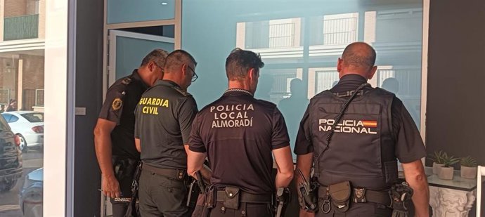 Agentes de los distintos cuerpos de seguridad que han participado en el operativo