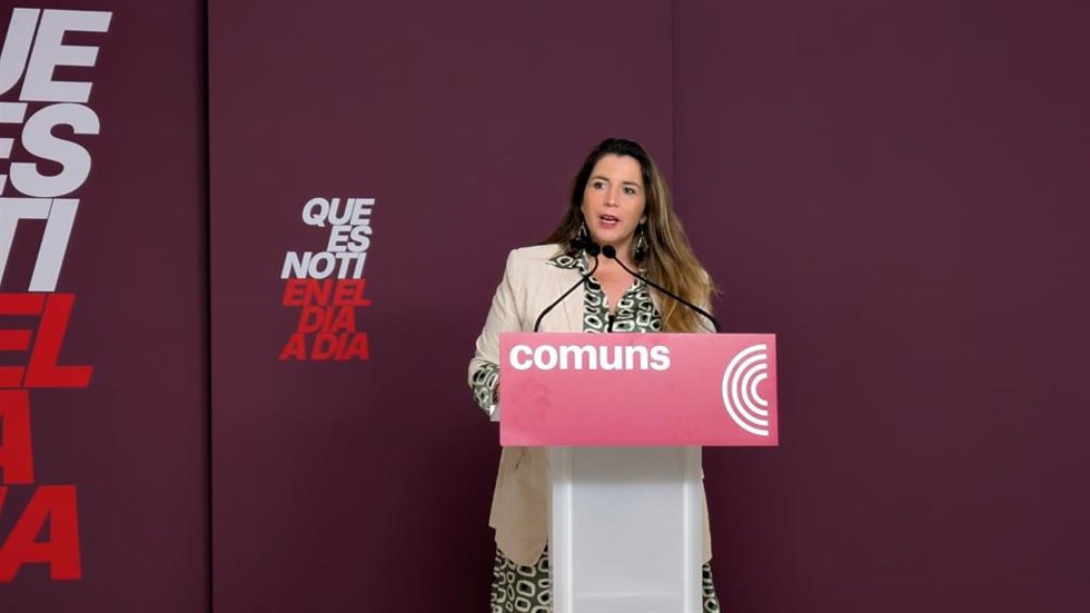 La coordinadora de los Comuns Candela López en rueda de prensa