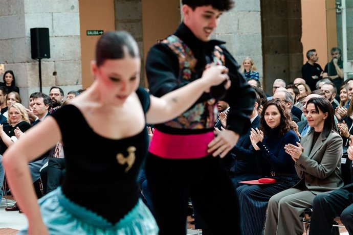 La presidenta de la Comunidad de Madrid, Isabel Díaz Ayuso, durante el acto de reconocimiento a los centros públicos de Arte de la Comunidad de Madrid, en la Real Casa de Correos, a 16 de febrero de 2026, en Madrid (España).