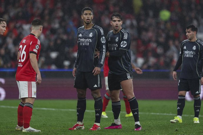Jude Bellingham e Raul Asencio, do Real Madrid CF, em ação durante a partida da fase de grupos da UEFA Champions League 2025/26 entre o SL Benfica e o Real Madrid C.F., no Estádio do Sport Lisboa e Benfica, em 28 de janeiro de 2026, em Lisboa, Portugal.