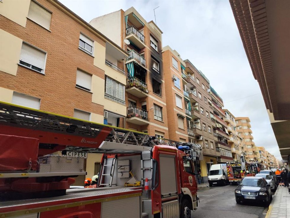 Incendio en una vivienda situada en al calle Ríos rosas de Albacete.
