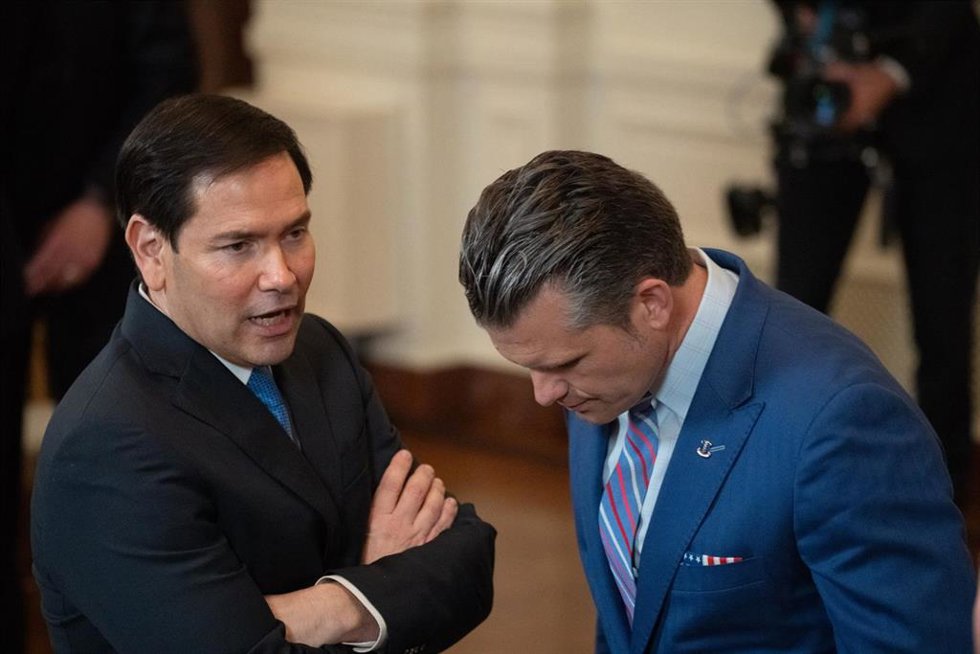 Archivo - El secretario de Estado estadounidense, Marco Rubio, durante un acto en la Casa Blanca, junto al secretario de Defensa, Pete Hegseth.