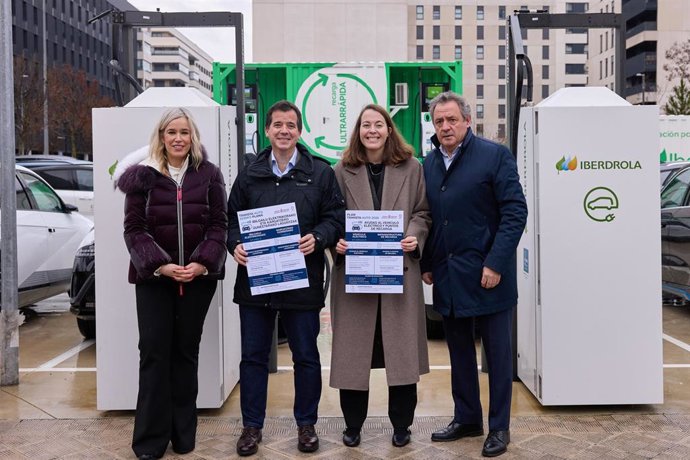 La directora general Basterra, el consejero Irujo, Ainhoa Garmendia y Carlos Sagüés
