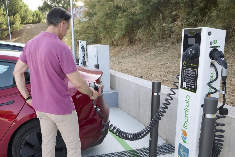 Archivo - Iberdrola aumenta un 25% sus puntos de recarga en 2025 y alcanza los 11.000 puntos públicos operativos