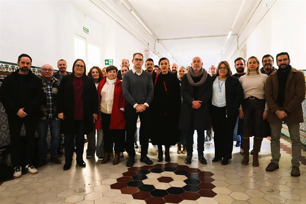 El coordinador de IU-A y diputado en el Congreso, Toni Valero; la coordinadora provincial de IU y edil en la capital, Toni Morillas; y el candidato de Por Andalucía por e Málaga a las autonómicas, Ernesto Alba, en el Foro Municipalista de IU Málaga.