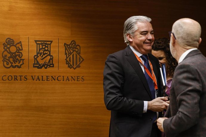 El fiscal superior de la Comunitat Valenciana, José Francisco Ortiz (2d), comparece ante la Comisión de Régimen de las Instituciones de la Generalitat, en les Corts Valencianes, a 16 de febrero de 2026, en Valencia, Comunidad Valenciana (España)