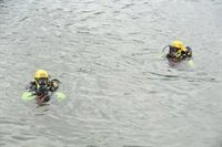 Bomberos de Zaragoza con medios anfibios y voluntarios de Protección Civil se suman a la búsqueda del joven desaparecido