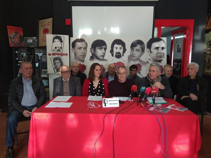 Archivo - Comparecencia de víctimas de la matanza del 3 de marzo de 1976 