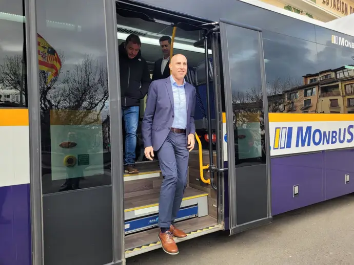 David Sánchez Fraile supervisando la inauguración de las nuevas líneas de autobús
