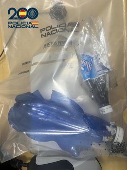 Botellas incautadas por la Policía Nacional con las que el detenido había elaborado artefactos explosivos caseros que lanzaba en la zona del parque de Santa Catalina de Las Palmas de Gran Canaria, donde se celebran los Carnavales