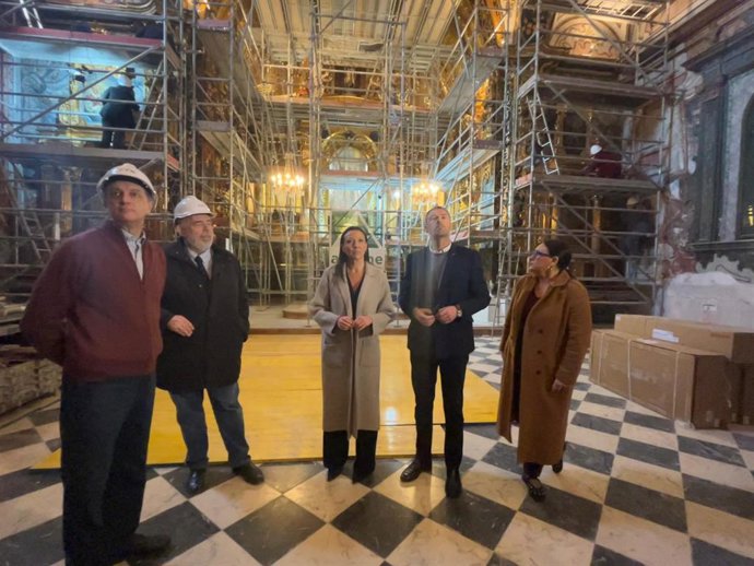 La consejera Carmen Conesa y el alcalde de Caravaca de la Cruz, José Francisco García, durante la visita a las obras del convento de San José