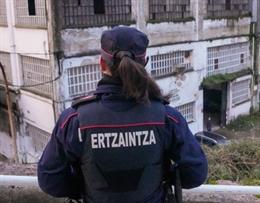 Una agente de la Ertzaintza