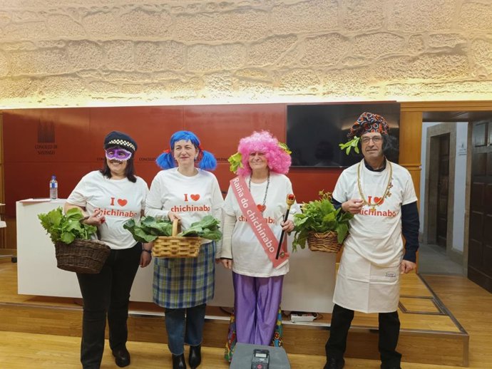 La alcaldesa de Santiago y su equipo se disfrazan de 'chichinabo'