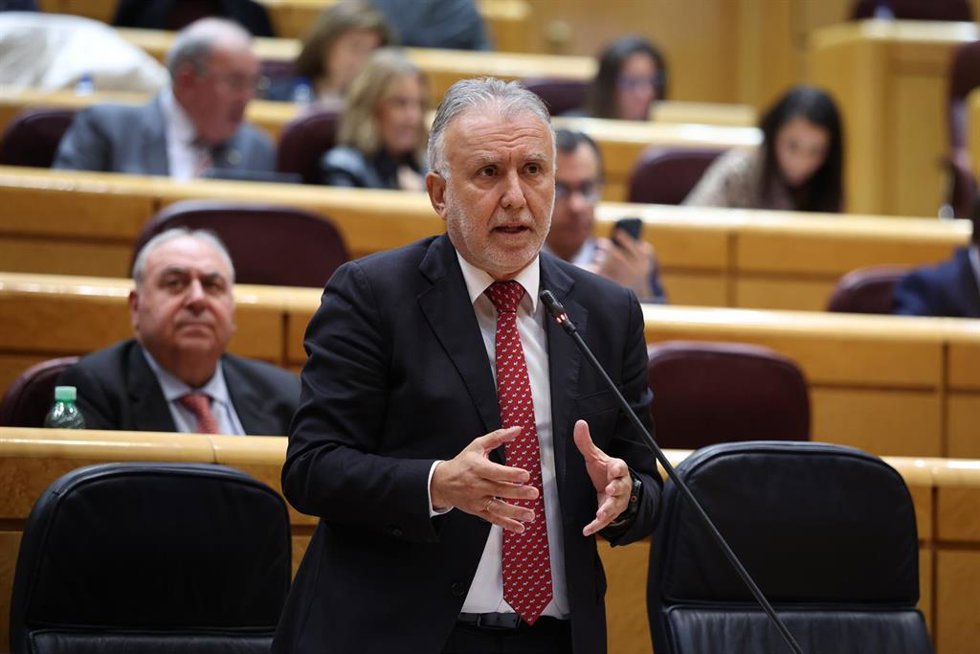 El ministro de Política Territorial y Memoria Democrática, Ángel Víctor Torres, interviene durante una sesión plenaria en el Senado, a 3 de febrero de 2026, en Madrid (España). 