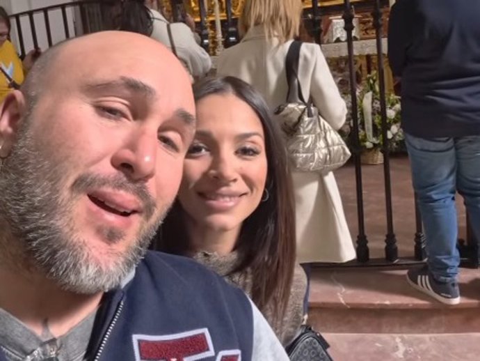 Kiko Rivera y Lola García han visitado la Ermita de la Virgen del Rocío