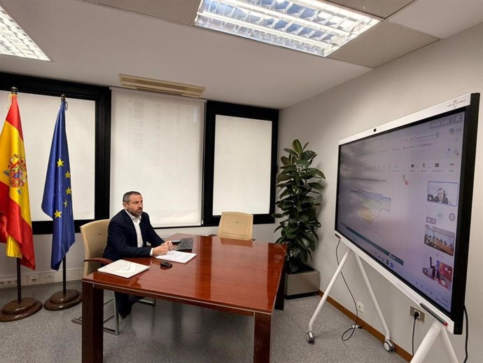 El director general de Movilidad y Transportes, José Antonio Verdú, durante la Comisión Técnica de la sociedad Murcia Alta Velocidad