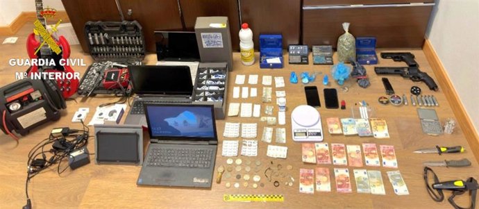 Material intervenido en la operación 'Redwhite'.