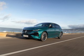 Archivo - Stellantis mantendrá la venta de coches diesel, aunque se mantiene "comprometida" con la electrificación