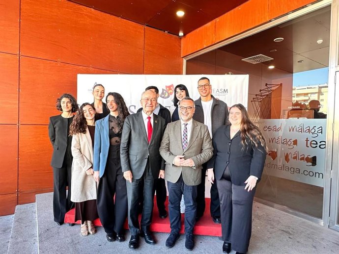 El viceconsejero de Desarrollo Educativo y Formación Profesional, Pablo Quesada, ha presidido en Málaga la entrega de los Premios Extraordinarios en Enseñanzas Artísticas Superiores, correspondientes al curso 2024/25.