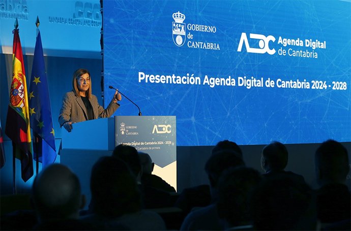 Archivo - La presidenta de Cantabria, María José Sáenz de Buruaga, presenta la Agenda Digital de Cantabria