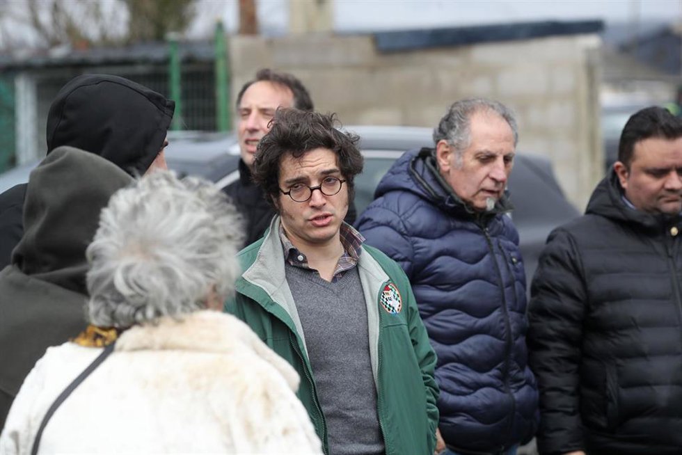 El diputado de Vox, José María Figaredo (c), durante la voladura de las torres de la Central termoeléctrica de Compostilla II, a 12 de febrero de 2026, en Cubillos de Sil, Castilla y León (España).