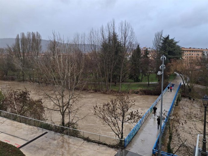 Crecida del río Arga a su paso por Pamplona.