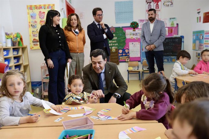 El presidente de la Junta de Andalucía, Juanma Moreno, inaugura el Centro de Educación Infantil y Primaria (CEIP) Bahía de Almerimar, en El Ejido (Almería). 