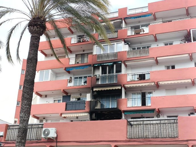 Habitatge incendiat en un edifici de Xàbia 