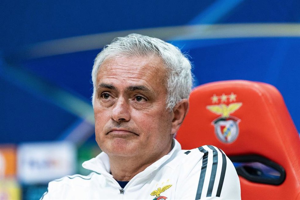 El entrenador del Benfica, José Mourinho, en rueda de prensa.