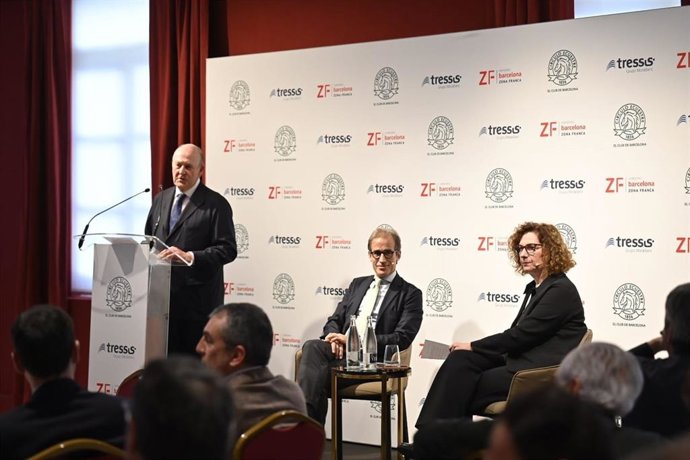 Relat durante el acto en el Círculo Ecuestre